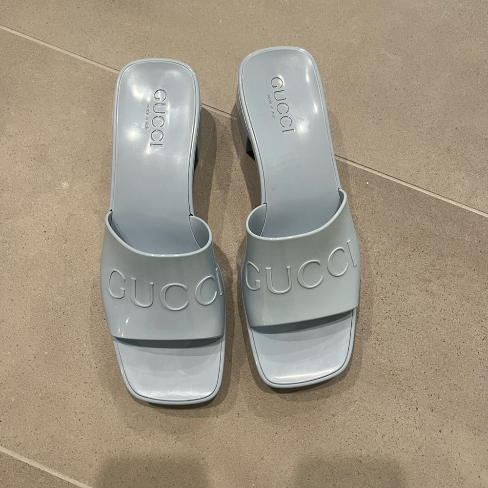 GUCCI women’s rubber sandals